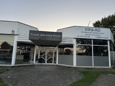 Showroom & Garage